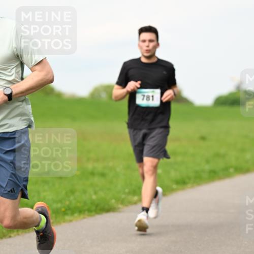 10.05.2026 - 8. Wedeler Halbmarathon Dr. Thomas Lammeyer http://msf.ph/oto/9700756 10.05.2026 11:40:25 Laufen 2218, 781 meine-sportfotos.de