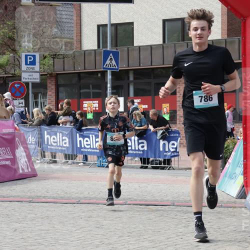 10.05.2026 - 8. Wedeler Halbmarathon Yannick Fuchs http://msf.ph/oto/9700758 10.05.2026 11:23:25 Ziel 786, 896 meine-sportfotos.de