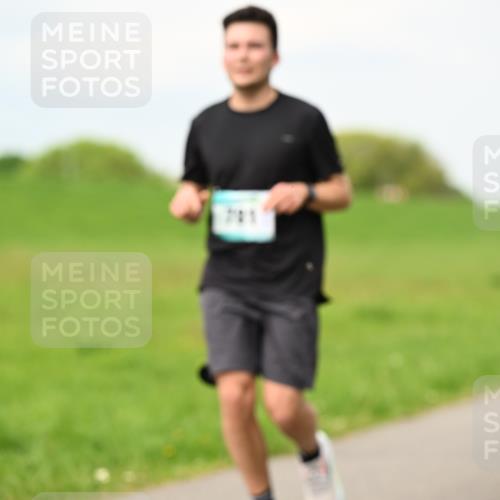 10.05.2026 - 8. Wedeler Halbmarathon Dr. Thomas Lammeyer http://msf.ph/oto/9700762 10.05.2026 11:40:26 Laufen  meine-sportfotos.de