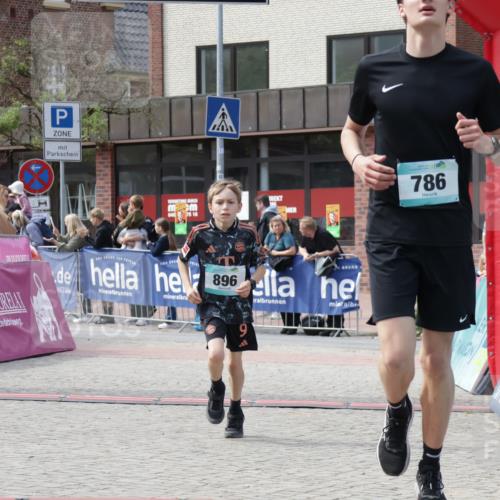 10.05.2026 - 8. Wedeler Halbmarathon Yannick Fuchs http://msf.ph/oto/9700764 10.05.2026 11:23:25 Ziel 786, 896 meine-sportfotos.de