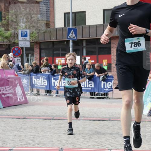 10.05.2026 - 8. Wedeler Halbmarathon Yannick Fuchs http://msf.ph/oto/9700767 10.05.2026 11:23:25 Ziel 786, 896 meine-sportfotos.de