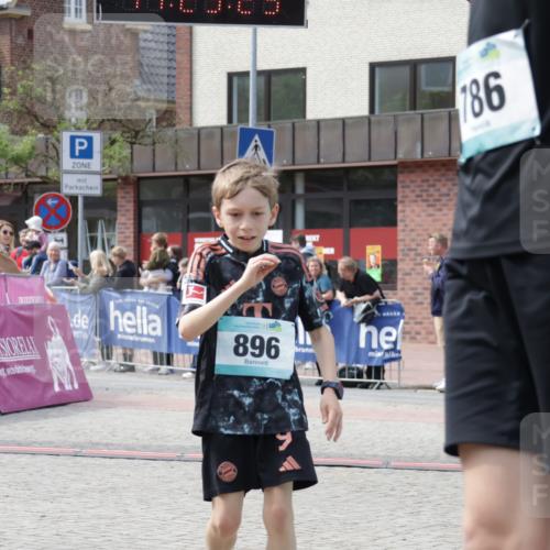 10.05.2026 - 8. Wedeler Halbmarathon Yannick Fuchs http://msf.ph/oto/9700774 10.05.2026 11:23:27 Ziel 786, 896 meine-sportfotos.de