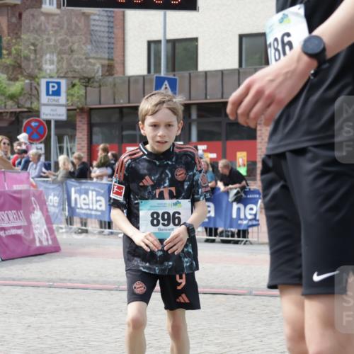 10.05.2026 - 8. Wedeler Halbmarathon Yannick Fuchs http://msf.ph/oto/9700776 10.05.2026 11:23:27 Ziel 786, 896 meine-sportfotos.de