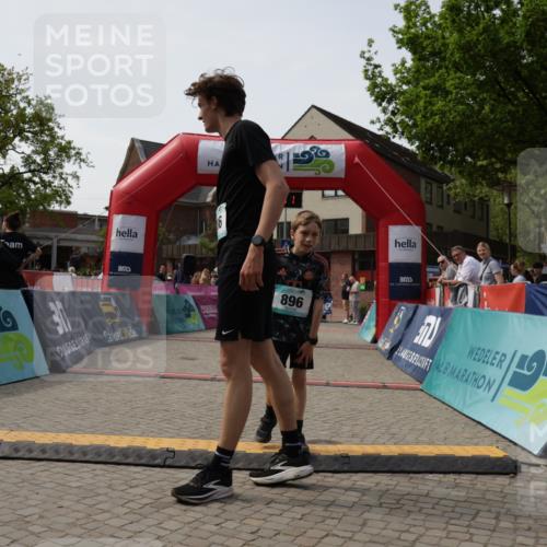 10.05.2026 - 8. Wedeler Halbmarathon Yannick Fuchs http://msf.ph/oto/9700784 10.05.2026 11:23:29 Ziel 786, 896 meine-sportfotos.de