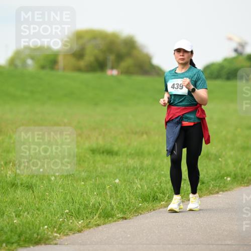 10.05.2026 - 8. Wedeler Halbmarathon Dr. Thomas Lammeyer http://msf.ph/oto/9700786 10.05.2026 11:40:29 Laufen 439 meine-sportfotos.de