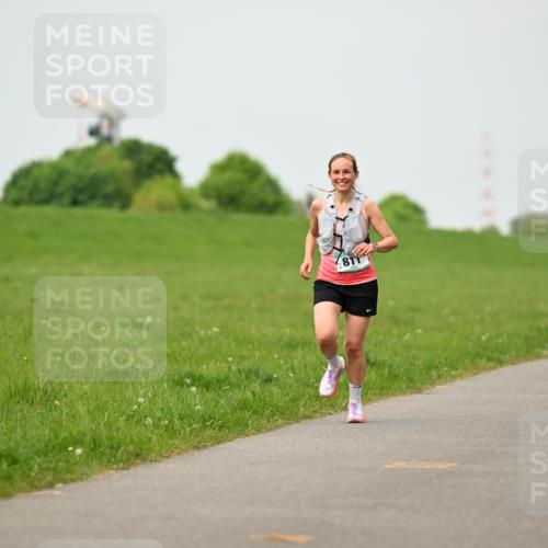 10.05.2026 - 8. Wedeler Halbmarathon Dr. Thomas Lammeyer http://msf.ph/oto/9700796 10.05.2026 11:40:44 Laufen 811 meine-sportfotos.de