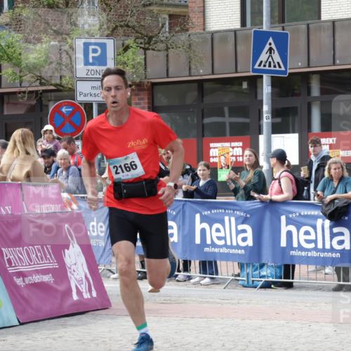 10.05.2026 - 8. Wedeler Halbmarathon Yannick Fuchs http://msf.ph/oto/9700804 10.05.2026 11:23:36 Ziel 2023, 2166 meine-sportfotos.de