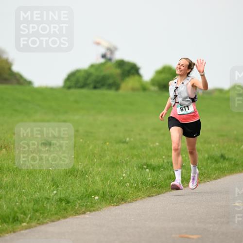 10.05.2026 - 8. Wedeler Halbmarathon Dr. Thomas Lammeyer http://msf.ph/oto/9700806 10.05.2026 11:40:45 Laufen 811 meine-sportfotos.de