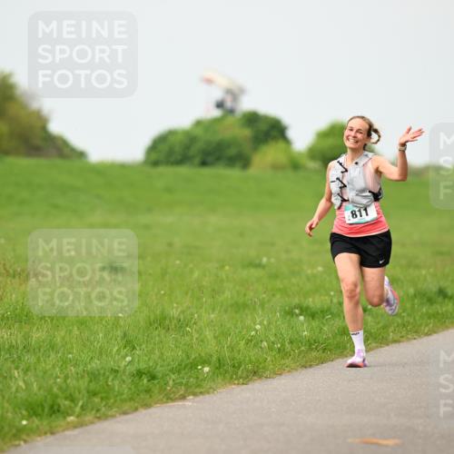10.05.2026 - 8. Wedeler Halbmarathon Dr. Thomas Lammeyer http://msf.ph/oto/9700808 10.05.2026 11:40:45 Laufen 811 meine-sportfotos.de