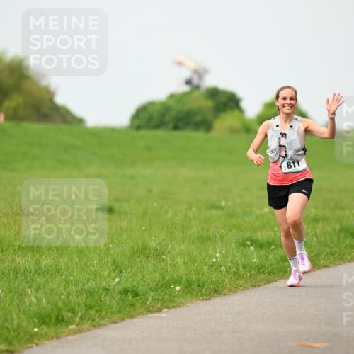 10.05.2026 - 8. Wedeler Halbmarathon Dr. Thomas Lammeyer http://msf.ph/oto/9700809 10.05.2026 11:40:46 Laufen 811 meine-sportfotos.de