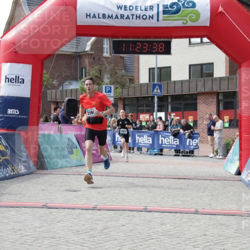 10.05.2026 - 8. Wedeler Halbmarathon Yannick Fuchs http://msf.ph/oto/9700810 10.05.2026 11:23:36 Ziel 2023, 2166 meine-sportfotos.de