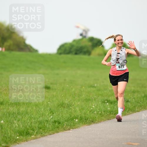 10.05.2026 - 8. Wedeler Halbmarathon Dr. Thomas Lammeyer http://msf.ph/oto/9700812 10.05.2026 11:40:46 Laufen 811 meine-sportfotos.de