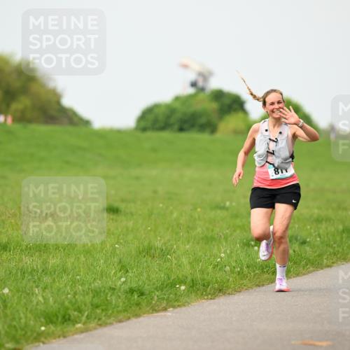 10.05.2026 - 8. Wedeler Halbmarathon Dr. Thomas Lammeyer http://msf.ph/oto/9700814 10.05.2026 11:40:46 Laufen  meine-sportfotos.de