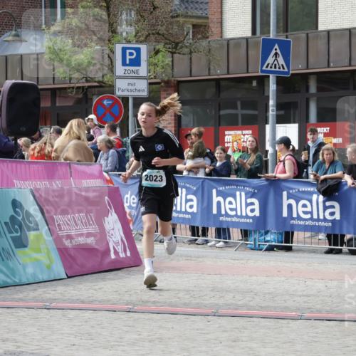 10.05.2026 - 8. Wedeler Halbmarathon Yannick Fuchs http://msf.ph/oto/9700816 10.05.2026 11:23:37 Ziel 2023, 2166 meine-sportfotos.de