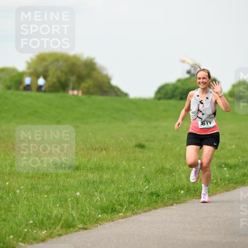 10.05.2026 - 8. Wedeler Halbmarathon Dr. Thomas Lammeyer http://msf.ph/oto/9700820 10.05.2026 11:40:46 Laufen  meine-sportfotos.de