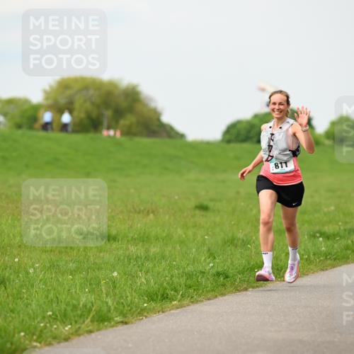 10.05.2026 - 8. Wedeler Halbmarathon Dr. Thomas Lammeyer http://msf.ph/oto/9700821 10.05.2026 11:40:47 Laufen 811 meine-sportfotos.de
