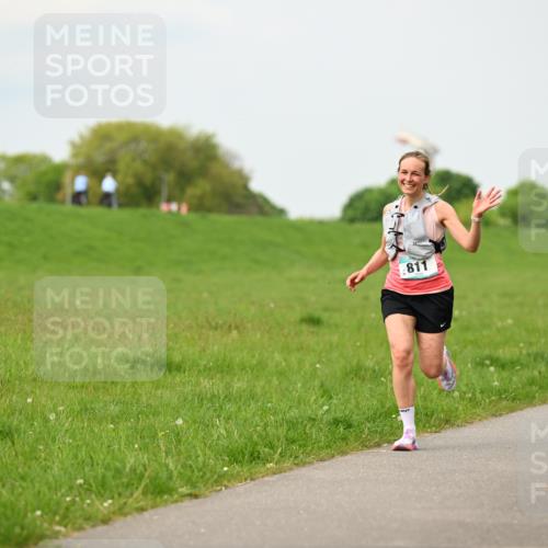 10.05.2026 - 8. Wedeler Halbmarathon Dr. Thomas Lammeyer http://msf.ph/oto/9700823 10.05.2026 11:40:47 Laufen 811 meine-sportfotos.de