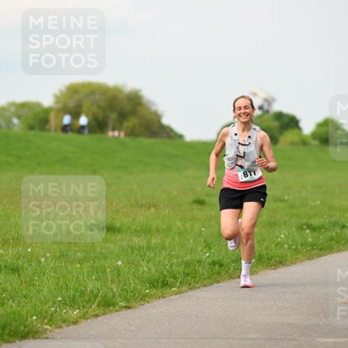 10.05.2026 - 8. Wedeler Halbmarathon Dr. Thomas Lammeyer http://msf.ph/oto/9700827 10.05.2026 11:40:47 Laufen 811 meine-sportfotos.de