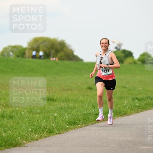 10.05.2026 - 8. Wedeler Halbmarathon Dr. Thomas Lammeyer http://msf.ph/oto/9700829 10.05.2026 11:40:47 Laufen 811 meine-sportfotos.de