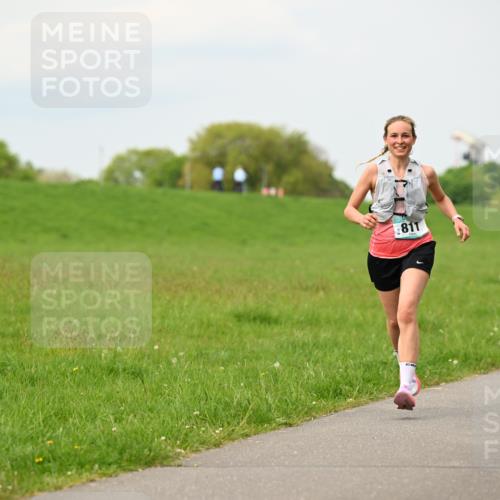 10.05.2026 - 8. Wedeler Halbmarathon Dr. Thomas Lammeyer http://msf.ph/oto/9700834 10.05.2026 11:40:48 Laufen 811 meine-sportfotos.de