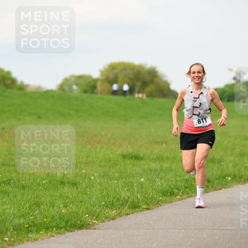10.05.2026 - 8. Wedeler Halbmarathon Dr. Thomas Lammeyer http://msf.ph/oto/9700836 10.05.2026 11:40:48 Laufen 811 meine-sportfotos.de