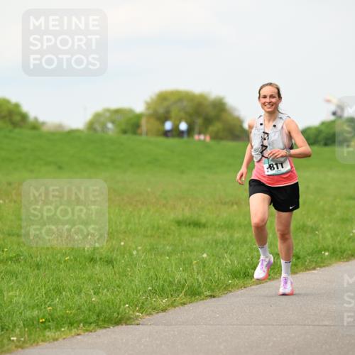 10.05.2026 - 8. Wedeler Halbmarathon Dr. Thomas Lammeyer http://msf.ph/oto/9700837 10.05.2026 11:40:48 Laufen 811 meine-sportfotos.de