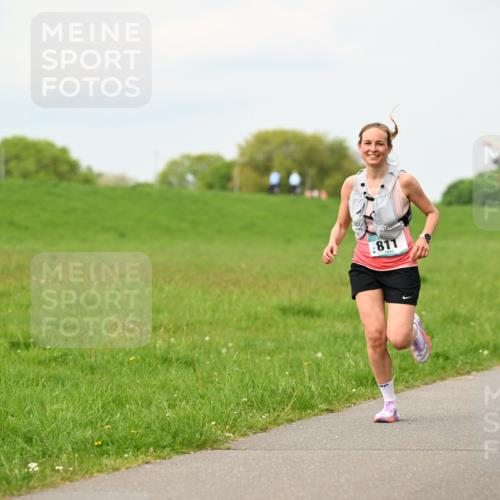 10.05.2026 - 8. Wedeler Halbmarathon Dr. Thomas Lammeyer http://msf.ph/oto/9700840 10.05.2026 11:40:48 Laufen 811 meine-sportfotos.de