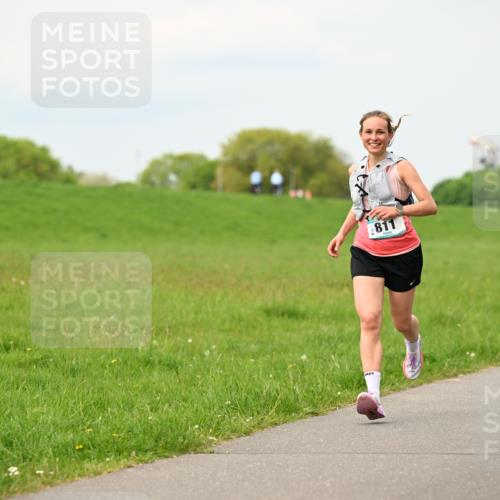 10.05.2026 - 8. Wedeler Halbmarathon Dr. Thomas Lammeyer http://msf.ph/oto/9700842 10.05.2026 11:40:48 Laufen 811 meine-sportfotos.de