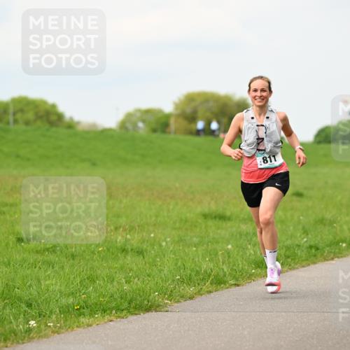 10.05.2026 - 8. Wedeler Halbmarathon Dr. Thomas Lammeyer http://msf.ph/oto/9700843 10.05.2026 11:40:48 Laufen 811 meine-sportfotos.de