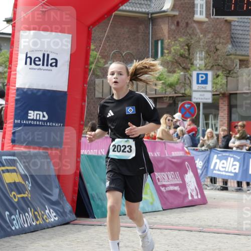 10.05.2026 - 8. Wedeler Halbmarathon Yannick Fuchs http://msf.ph/oto/9700844 10.05.2026 11:23:40 Ziel 2023, 2166 meine-sportfotos.de