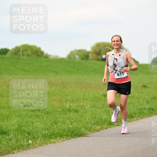 10.05.2026 - 8. Wedeler Halbmarathon Dr. Thomas Lammeyer http://msf.ph/oto/9700845 10.05.2026 11:40:49 Laufen 811 meine-sportfotos.de