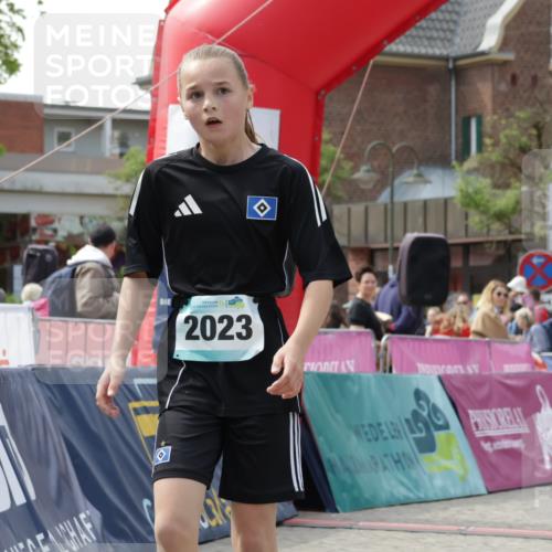 10.05.2026 - 8. Wedeler Halbmarathon Yannick Fuchs http://msf.ph/oto/9700852 10.05.2026 11:23:41 Ziel 2023, 2166 meine-sportfotos.de