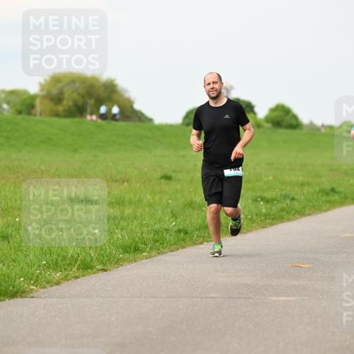 10.05.2026 - 8. Wedeler Halbmarathon Dr. Thomas Lammeyer http://msf.ph/oto/9700862 10.05.2026 11:40:51 Laufen 736 meine-sportfotos.de