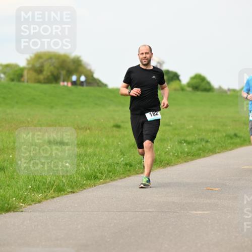 10.05.2026 - 8. Wedeler Halbmarathon Dr. Thomas Lammeyer http://msf.ph/oto/9700865 10.05.2026 11:40:52 Laufen 182, 736 meine-sportfotos.de