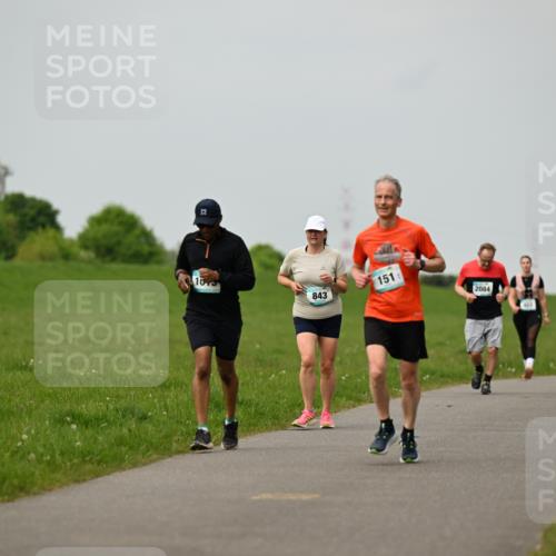 10.05.2026 - 8. Wedeler Halbmarathon Dr. Thomas Lammeyer http://msf.ph/oto/9700968 10.05.2026 11:41:24 Laufen 1073, 151, 843, 2084 meine-sportfotos.de