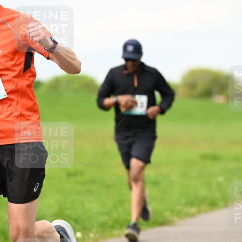 10.05.2026 - 8. Wedeler Halbmarathon Dr. Thomas Lammeyer http://msf.ph/oto/9701011 10.05.2026 11:41:30 Laufen 016, 151 meine-sportfotos.de