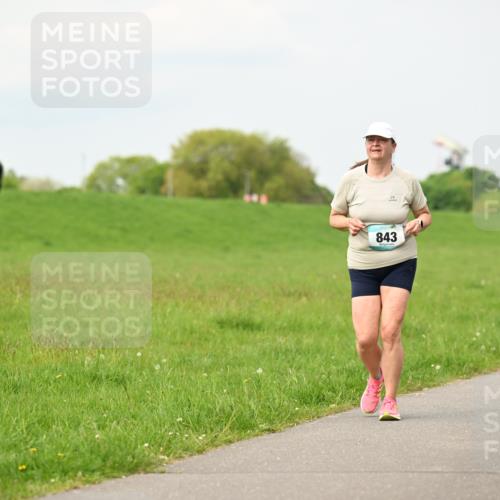 10.05.2026 - 8. Wedeler Halbmarathon Dr. Thomas Lammeyer http://msf.ph/oto/9701012 10.05.2026 11:41:31 Laufen 843 meine-sportfotos.de