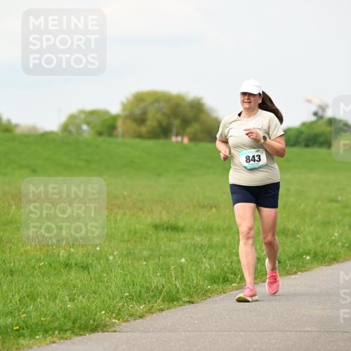 10.05.2026 - 8. Wedeler Halbmarathon Dr. Thomas Lammeyer http://msf.ph/oto/9701017 10.05.2026 11:41:31 Laufen 843 meine-sportfotos.de
