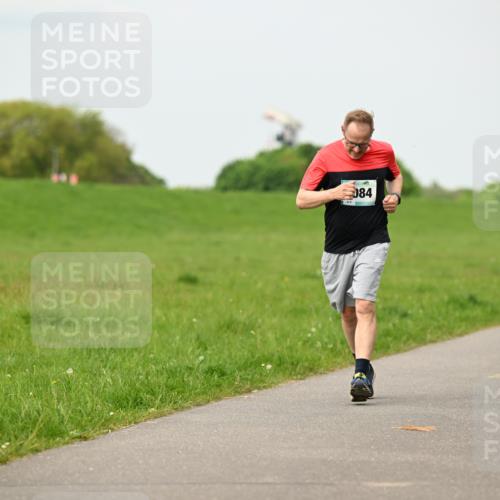 10.05.2026 - 8. Wedeler Halbmarathon Dr. Thomas Lammeyer http://msf.ph/oto/9701025 10.05.2026 11:41:34 Laufen 084 meine-sportfotos.de