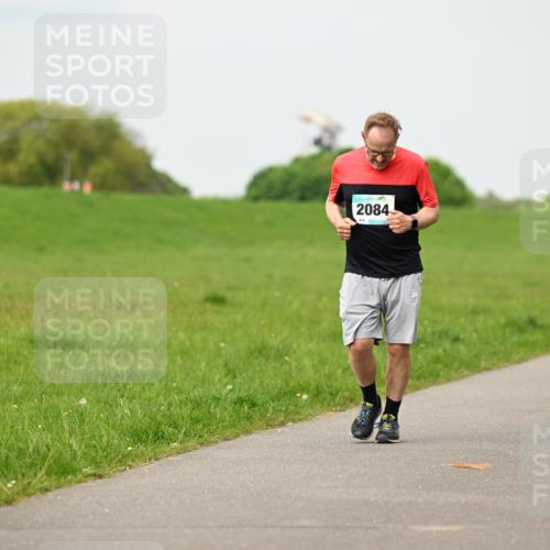 10.05.2026 - 8. Wedeler Halbmarathon Dr. Thomas Lammeyer http://msf.ph/oto/9701027 10.05.2026 11:41:34 Laufen 2084 meine-sportfotos.de