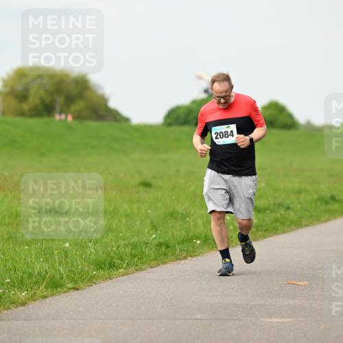 10.05.2026 - 8. Wedeler Halbmarathon Dr. Thomas Lammeyer http://msf.ph/oto/9701029 10.05.2026 11:41:34 Laufen 2084 meine-sportfotos.de
