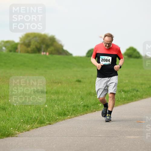 10.05.2026 - 8. Wedeler Halbmarathon Dr. Thomas Lammeyer http://msf.ph/oto/9701032 10.05.2026 11:41:35 Laufen 2084 meine-sportfotos.de