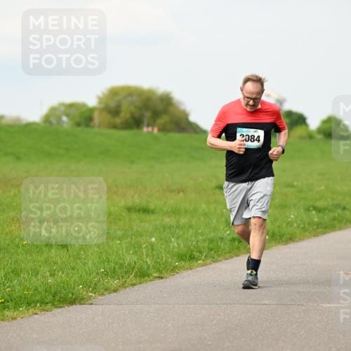 10.05.2026 - 8. Wedeler Halbmarathon Dr. Thomas Lammeyer http://msf.ph/oto/9701037 10.05.2026 11:41:35 Laufen 2084 meine-sportfotos.de