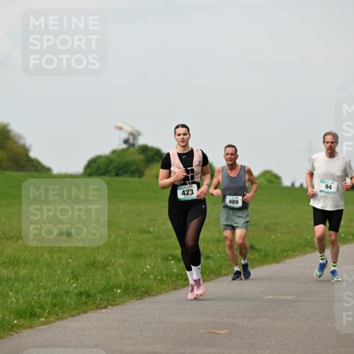 10.05.2026 - 8. Wedeler Halbmarathon Dr. Thomas Lammeyer http://msf.ph/oto/9701054 10.05.2026 11:41:39 Laufen 423, 489 meine-sportfotos.de