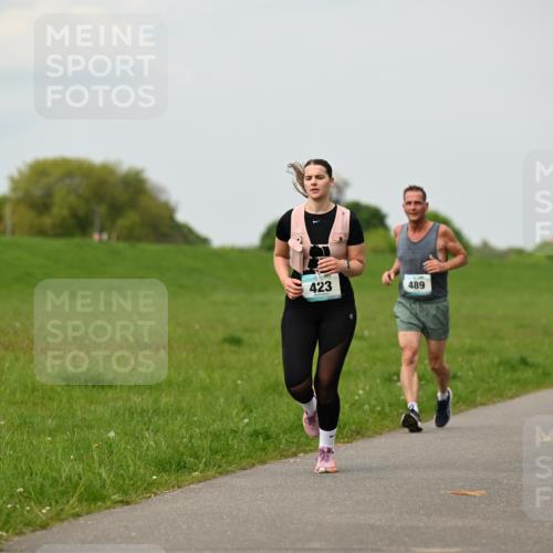 10.05.2026 - 8. Wedeler Halbmarathon Dr. Thomas Lammeyer http://msf.ph/oto/9701059 10.05.2026 11:41:40 Laufen 423, 489 meine-sportfotos.de