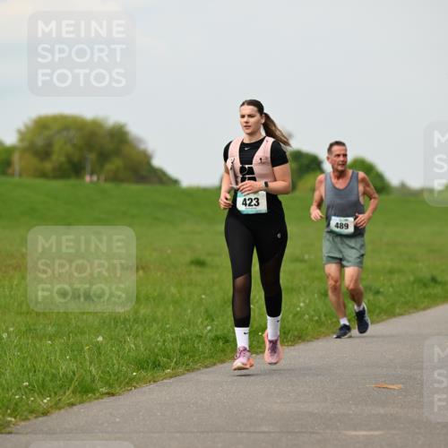 10.05.2026 - 8. Wedeler Halbmarathon Dr. Thomas Lammeyer http://msf.ph/oto/9701061 10.05.2026 11:41:41 Laufen 423, 489 meine-sportfotos.de