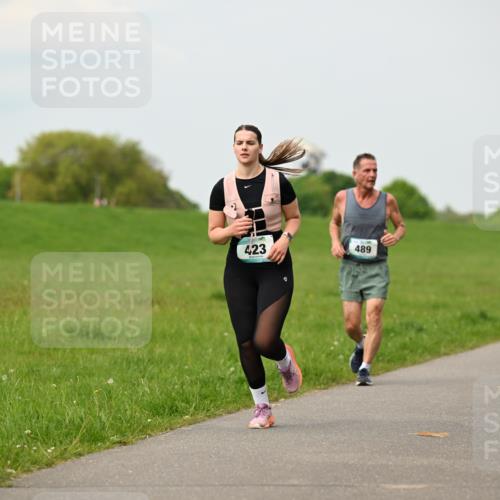 10.05.2026 - 8. Wedeler Halbmarathon Dr. Thomas Lammeyer http://msf.ph/oto/9701063 10.05.2026 11:41:41 Laufen 423, 489 meine-sportfotos.de