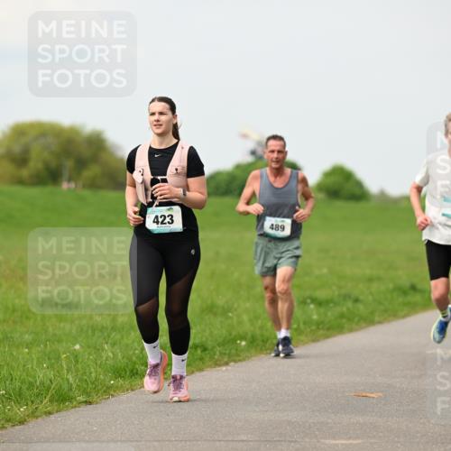 10.05.2026 - 8. Wedeler Halbmarathon Dr. Thomas Lammeyer http://msf.ph/oto/9701065 10.05.2026 11:41:41 Laufen 423, 489 meine-sportfotos.de