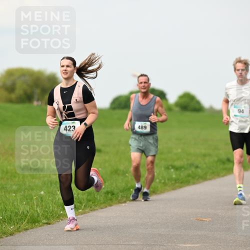 10.05.2026 - 8. Wedeler Halbmarathon Dr. Thomas Lammeyer http://msf.ph/oto/9701066 10.05.2026 11:41:41 Laufen 423, 489 meine-sportfotos.de
