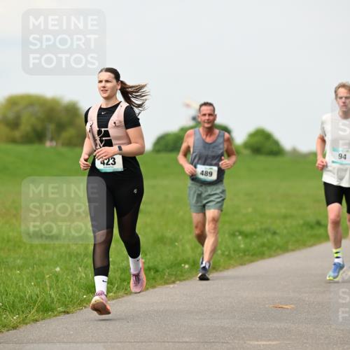 10.05.2026 - 8. Wedeler Halbmarathon Dr. Thomas Lammeyer http://msf.ph/oto/9701067 10.05.2026 11:41:41 Laufen 423, 489 meine-sportfotos.de